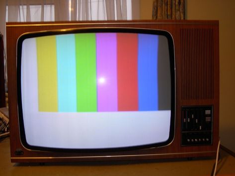 Vintage 1975 ITT 26 CVC9 Colour TV Vintage Box Tv, 70s Tv Aesthetic, Vintage Tv Aesthetic, 80s Television, Entryway Paint, Gucci Campaign, Tv Aesthetic, 70s Tv, 1980s Tv