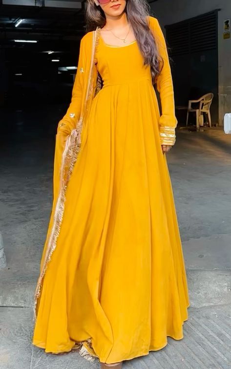 Haldi Outfits For Winter, Haldi Suit Design Simple, Outfit For Temple Visit, Yellow Desi Dress, Yellow Anarkali Suits For Haldi, Yellow Traditional Outfits, Yellow Contrast Color Dress, Anarkali Dress Simple Classy, Haldi Suit Design