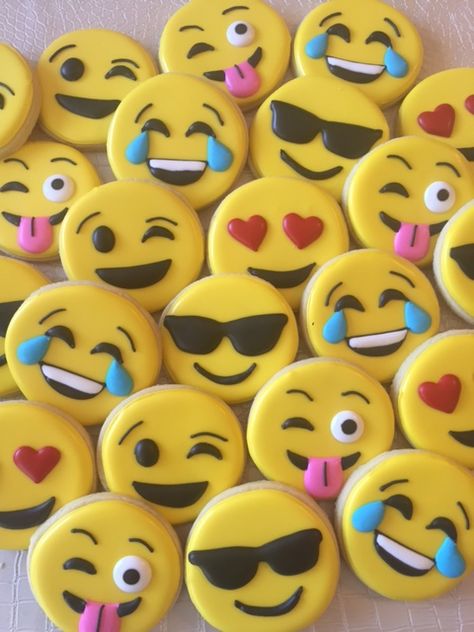 Emojis!! Emoji Cupcakes, Emoji Cookie, Emoji Cake, Savory Cakes, Emoji Birthday Party, Fig Cake, Gluten Free Carrot Cake, Emoji Birthday, Emoji Party