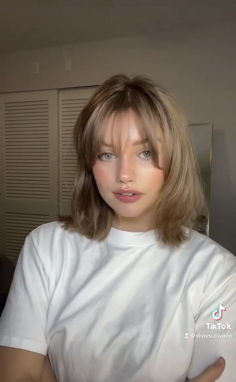 Chopped Bob Haircut, Wispy Bangs Round Face, Neck Length Hair, Bangs With Medium Hair, Modern Haircuts, Hair Inspiration Short, Short Hair Tutorial, Hair Color For Women, Wispy Bangs