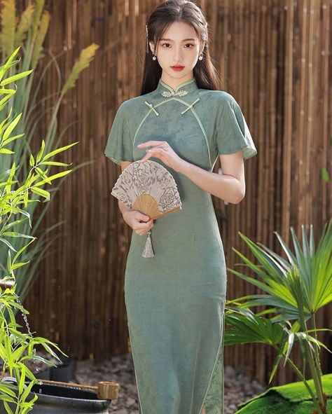 Casual Qipao, Cheongsam Outfit, Green Qipao, Retro Style Outfits, Qipao Black, Qipao Pattern, Black Cheongsam, Qipao Wedding, Chinese Fancy Dress