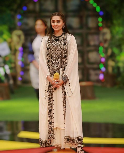 Pakistani Actress Dresses, Sana Khan, Abaya Kimono, Handsome Celebrities, Pakistani Fancy Dresses, Pakistani Dresses Casual, Graduation Photoshoot, Indian Aesthetic, Pakistani Actress