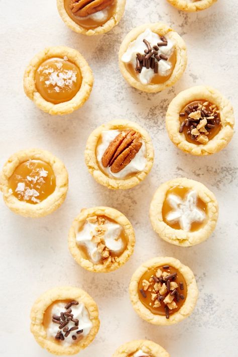 Mini Caramel Tarts combine a simple cream cheese crust with a rich caramel filling that can be topped with whipped cream, salt, chocolate, or your favorite topping. Such a great make-ahead recipe for entertaining! Praline Bread Pudding, Carmelitas Recipe, Caramel Tarts, Caramel Cookies Bars, Pecan Sauce, Caramel Dessert Recipes, Caramel Treats, Caramel Tart, Homemade Recipes Dessert