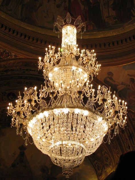 Old World Elegance, Big Chandelier, Pakistani Bridal Jewelry, Large Chandelier, Royal Aesthetic, Elegant Chandeliers, Restaurant Lighting, Luxury Chandelier, Antique Chandelier