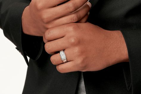 Rings Tiffany And Co, Mens Fashion Essentials, Tiffany Setting, Mens Wardrobe Essentials, Style Girlfriend, Inexpensive Wedding Venues, Wedding Dress Pictures, Mens Engagement, Unique Wedding Invitations