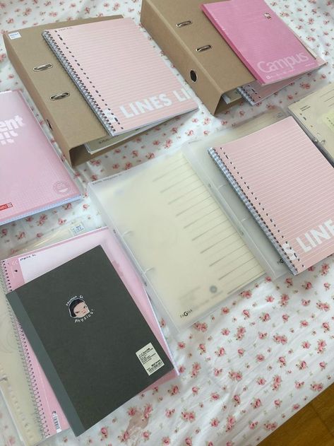 Notes Inspo, Pink Academia, Academia School, Pretty School Supplies, Cute Stationary School Supplies, School Goals, School Bag Essentials, Cute School Stationary, Bloxburg Ideas