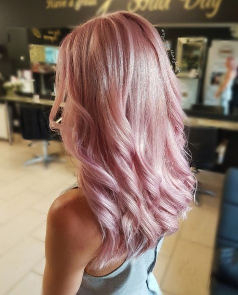 Candy-colored Curls: Playful Hairstyles That Channel Cotton Candy Vibes Rose Gold Hair Colour, Rose Hair Color, Gold Hair Colors, Hair Color Rose Gold, Rose Gold Hair, Soft Rose, Rose Hair, Pastel Hair, Pink Makeup