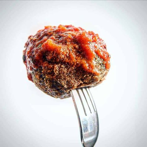 Vegan Meatball Recipe with Mushrooms, Walnuts and Quinoa Vegan Meatballs Recipe, Recipe With Mushrooms, Quinoa Meatballs, Sustainability Tips, Vegan Ravioli, Meatless Meatballs, Italian Seasonings, Sauteed Carrots, Vegan Worcestershire Sauce