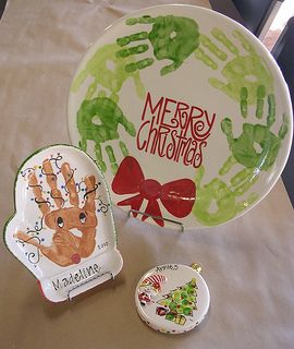 Hand Wreath, Baby Christmas Crafts, Handprint Christmas, Parents Christmas, Preschool Christmas Crafts, Christmas Gifts For Parents, Handprint Crafts, Preschool Christmas, Daycare Crafts