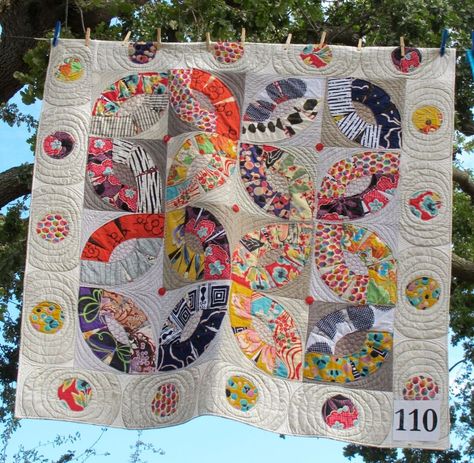 Red Buttons by Freddy Moran Garden Exhibition, Freddy Moran, Contemporary Art Quilt, Double Wedding Ring Quilt, Homemade Quilts, Circle Quilts, Wedding Ring Quilt, Triangle Quilt, Contemporary Quilts