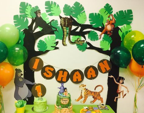 Jungle Book themed birthday cake and decorations!! Jungle Book Birthday Invitations, Jungle Book Birthday Party, Jungle Book Birthday, Jungle Book Party, Princess Birthday Party Invitations, Jungle Book Disney, Book Birthday, Themed Birthday Cakes, Diy Birthday Party