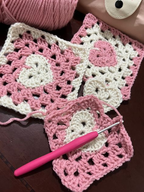 granny squares, white & pink, crochet, heart, pink Pink Crochet Granny Square Blanket, Pink And White Crochet Blanket, Pink Granny Square Blanket, Pink Crochet Blanket, Pink Granny Square, Pink And White Crochet, Granny Square Projects, Crochet Aesthetic, Crochet Blanket Designs