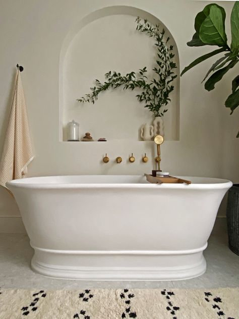 Hampton Interior, Parisian Bathroom, French Bathroom, Mad About The House, Stunning Bathrooms, Gorgeous Bathroom, Bathroom Spa, Bathroom Bath, Roll Top