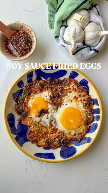 Ayushi Gupta, Sliced Onion, Dark Soy Sauce, Chilli Oil, Pan Recipe, Fried Eggs, Night Snacks, One Pan Meals, Chilli Flakes