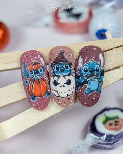 Stitch Halloween Nails Design, Stitch Nails Halloween, Kid Halloween Nail Designs, Lilo And Stitch Halloween Nails, Halloween Stitch Nails, Stitch Halloween Nails, Halloween Character Nails, Halloween Disney Nails, Stitch Nails