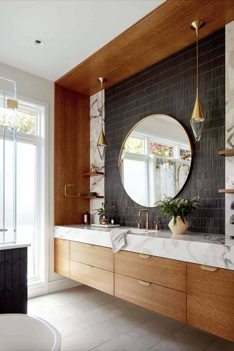 Contemporary Home Aesthetic, Dual Walk In Shower Ideas, Mid Century Modern Primary Bathroom, Bathroom 2 Vanities, Bathroom Design Bathtub, Light Airy Bathroom, Mid Century Bathroom Remodel, Mid Century Modern Bathroom, Mid Century Bathroom