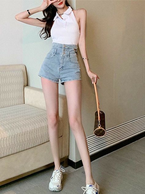 Shorts Outfit Korean, Short Outfits Korean, Streetwear High Fashion, Highwaist Jeans, Denim Shorts Outfit, Outfit Korean, Slim Fit Dresses, White Outfits