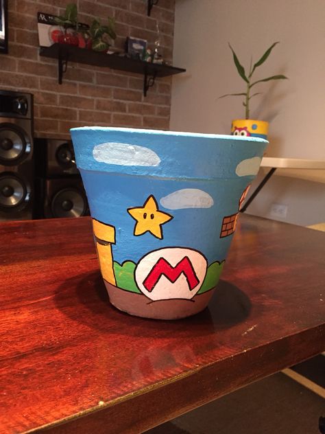 Mario Bross macetera Craft Gift Basket, Fairy Garden Pots, Clay Pot Projects, Diy Pottery Painting, Flower Pot Art, Plant Pot Diy, Terra Cotta Pot Crafts, Painted Pots Diy, Painted Plant Pots