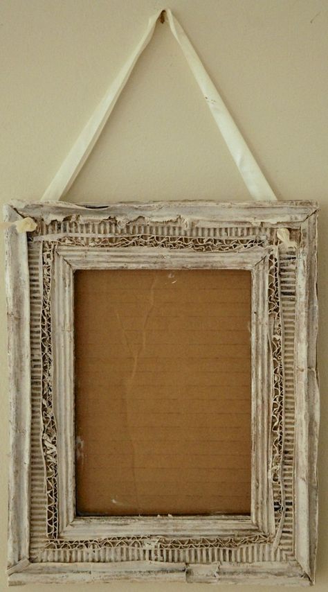 Cardboard picture frame. Amazing! Cardboard Picture Frames, Cardboard Photo Frame, Handmade Picture Frames, Cardboard Frame, Paper Mache Sculpture, Cardboard Art, Cardboard Paper, Diy Cardboard, Handmade Frames