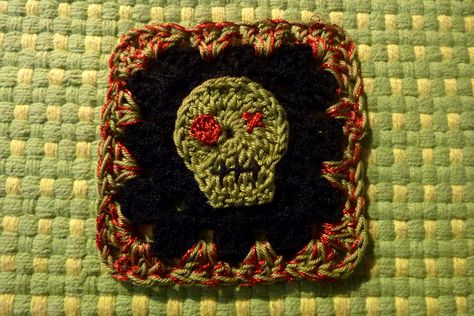 Festive Zombie Granny Square - is there a pattern?? Granny Skull Square Patterns, Skull Crochet Granny Square Pattern, Crochet Skeleton Granny Square, Skull Crochet Square, Free Crochet Skull Granny Square, Sunburst Granny Square, Granny Pattern, Yarn Diy, Granny Squares Pattern