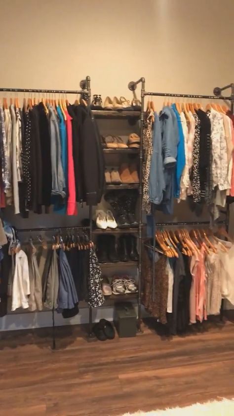 Exposed Closet Ideas Open Wardrobe, Posh Room, Pipe Closet, Spare Room Closet, Industrial Closet, Clothing Rack Bedroom, Closet Diy, Douglas Fir Wood, Diy Clothes Rack