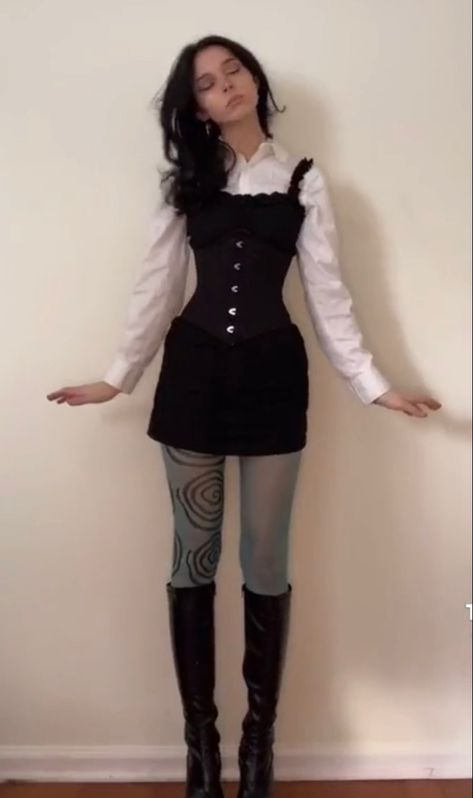 Tim Burton Outfits Aesthetic, Tim Burton Style Outfits, Tim Burton Outfits, Tim Burton Outfit Ideas, Tim Burton Aesthetic Outfit, Tim Burton Inspired Outfits, Outfits Whimsigoth, Customize Character, Girls Outwear