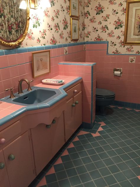 Our 1950's pink and blue bathroom, we have a 1953 Ranch house and this is original and we opted to keep it. Pink And Blue Bathroom, Bathroom With Wallpaper, 50s Bathroom, School Interiors, 50s Interior, 1950s Bathroom, Star Bathroom, Pink Bathrooms, 50s House