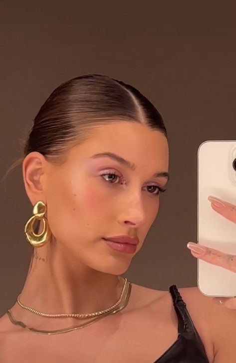 Hailey Bieber Earrings, Hailey Bieber Wedding, Bieber Wedding, Diamond Earrings Hoop, Diy Easter Gifts, Hailey Baldwin, Earrings Hoop, Hailey Bieber, Wedding Earrings