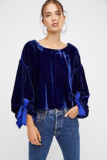 Blue Velvet Blouse, Blue Velvet Top, Tops Bonitos, Volume Sleeves, Crushed Velvet Fabric, Velvet Sweatshirt, Velvet Clothes, Balloon Sleeve Blouse, Velvet Blouses