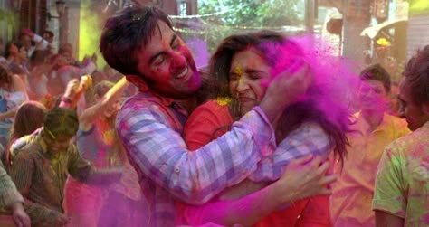 'Yeh Jawaani Hai Deewani' still feat. Deepika Padukone, Ranbir Kapoor Deepika Padukone Movies, Yeh Jawaani Hai Deewani, Holi Girls, Vintage Bollywood Aesthetic, 90s Bollywood Aesthetic, Holi Photo, Desi Love, Bollywood Couples, Vintage Bollywood