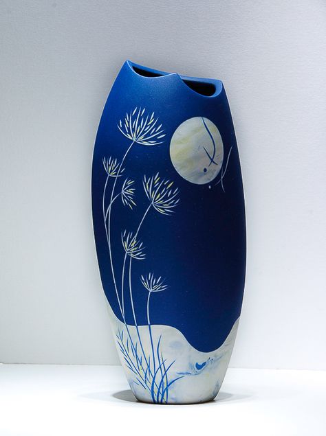 Ceramics Pottery Vase, Vase Blue, Glass Bottles Art, Pottery Painting Designs, Vase Crafts, Slab Pottery, Clay Vase, Glass Bottle Crafts, Ceramics Pottery Art