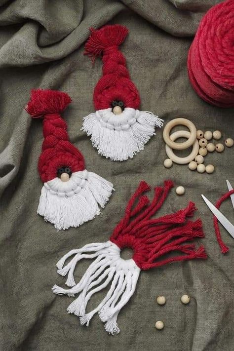 Handmade Christmas Crafts, Diy Christmas Decorations Easy, Crochet Christmas Ornaments, Macrame Patterns Tutorials, Gnomes Crafts, Holiday Crafts Christmas, Christmas Ornaments Homemade, Christmas Ornament Crafts, Macrame Projects