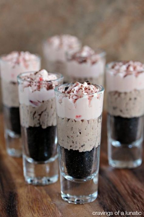 Diy Wedding Desserts, No Bake Cheesecakes, Cherry And Chocolate, Cheesecake Shooters, Shot Glass Desserts, Diy Dessert, Dessert Shooters, Chocolate Chip Cheesecake, Diy Desserts