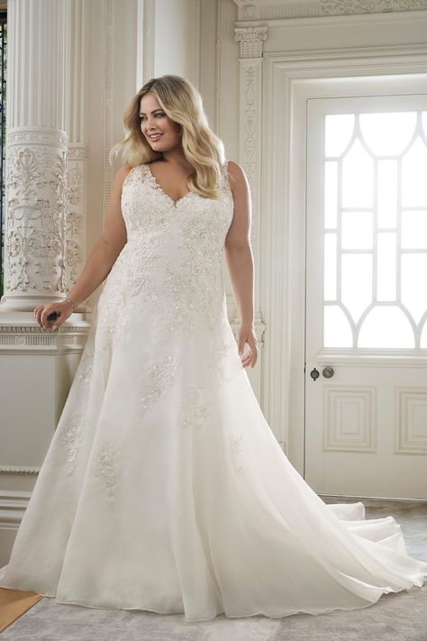 13 Gorgeous Plus Size Wedding Dresses You Won't Want to Miss | A Practical Wedding Corset Closure, Frozen Wedding, Sophia Tolli Wedding Dresses, Curvy Wedding, Casual Wedding Attire, Plus Wedding Dresses, Plus Size Brides, Sophia Tolli, Plus Size Wedding Gowns