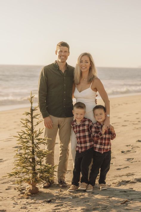 California Christmas Family Photos on the Beach | California Photographer | Family picture ideas. Ideal for Christmas family photoshoots, let us help you immortalize the love and connection that binds your family together. Discover Fall pictures family, Christmas family photo outfits, Winter family photoshoot outfits and Winter family photos. Book Amie for your upcoming christmas card family photos at amiecjones.com. Outdoor Fall Family Pictures, Outdoor Fall Family Pictures Outfits, October Family Photos Outfits, Christmas Card Family Photos, October Family Photos, Family Photo Display Ideas, Winter Family Photoshoot Outfits, Fall Pictures Family, Family Newborn Pictures