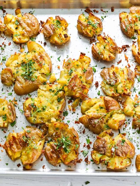 Air Fryer Smashed Potatoes, Baked Hashbrowns, Roasted Smashed Potatoes, Best Potato Recipes, Lamb Dinner, Smashed Potatoes Recipe, 24 Birthday, Crispy Smashed Potatoes, Lemon Potatoes