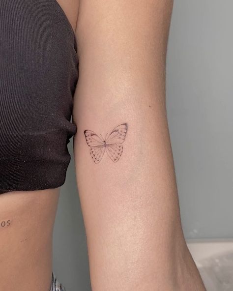 Single Needle Butterfly Tattoo, Fineline Butterfly Tattoo, Fine Line Butterfly Tattoo, Tattoo Borboleta, Tattoo Papillon, Fineline Tattoos, Lavender Tattoo, Fineline Tattoo, Cute Tats