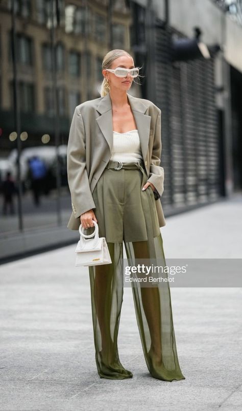 Fashion Week Spring Summer 2023, Leonie Hanne, Mommy Outfits, Paris Fashion Week Street Style, Spring Summer 2023, Muslimah Fashion Outfits, Virtual Fashion, Paris Street Style, Muslimah Fashion