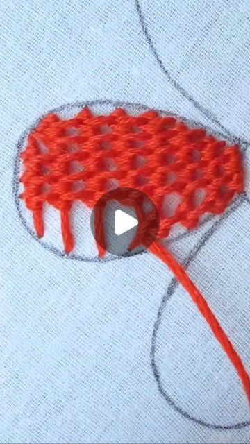 Flower Hand Embroidery, Embroidery Cute, Embroidery Crafts, Chain Stitch Embroidery, Quilt Squares, Embroidered Quilts, Hand Embroidery Projects, Sewing Stitches, Handmade Embroidery