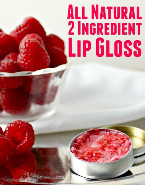 How to Make a Simple Natural Two Ingredient Lip Gloss - The Socialite's Closet Garlic Monkey Bread Recipe, Diy Hot Chocolate Mix, Gloss Diy, Mint Sugar Scrub, Hot Chocolate Mix Recipe, Diy Eye Cream, Diy Hot Chocolate, Lip Gloss Containers, Homemade Vanilla Extract