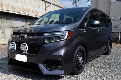 Honda Stepwagon, Honda Van, Cool Car Pictures, Car Bike, Automotive Design, Mini Van, Buses, Cool Cars, Car Pictures