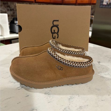 Ugg Slippers Kids, Cute Uggs, Boy Boots, Bday List, Ugg Kids, Preppy Shoes, Shoe Wishlist, Cute Nike Shoes, Cute Sneakers