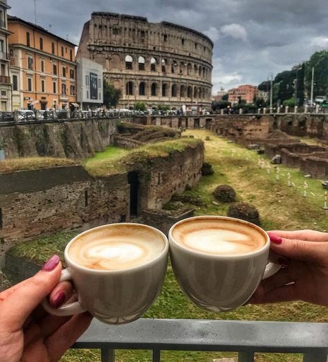 Costa Cafe, People Drinking Coffee, Montreal Botanical Garden, Chocolate Cobbler, Cafe Aesthetic, Afternoon Coffee, Best Coffee Mugs, Coffee Photos, Coffee Girl