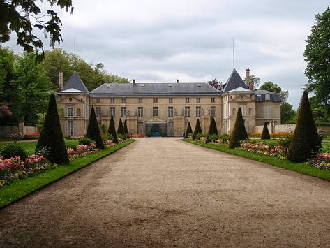 Eye For Design: The Interiors Of Chateau de Malmaison Josephine Bonaparte, Castle Homes, Chateau De Malmaison, Paris Bucket List, Empress Josephine, French Travel, Small Castles, Royal Palaces, French Castles