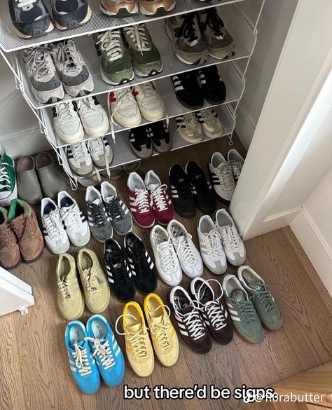 Shoe Rotation, Neat Casual Outfits, Pretty Shoes Sneakers, Shoe Wishlist, Funky Shoes, Adidas Shoes Women, Adidas Girl, Shoe Inspo, Swag Shoes