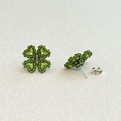 Simple Bead Earrings, Something Green, Earring Kit, Beaded Earrings Tutorials, Jewerly Beads, Felt Jewelry, Beaded Jewelry Tutorials, Clover Earrings, Beaded Earrings Patterns