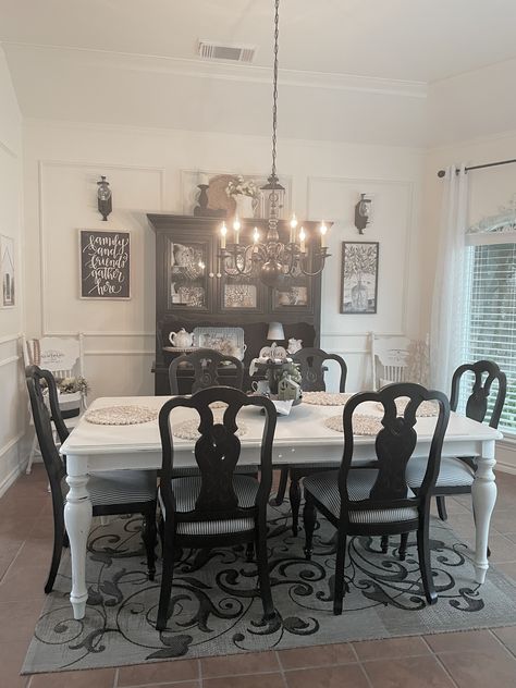 Black Painted Queen Anne Dining Table, Dining Room Black And White, Gothic Dining Room, Texas Cottage, Black And White Dining Room, Room Black And White, Dining Room Black, Dining Room Victorian, French Country Dining Room