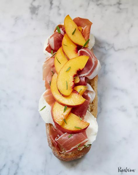 Cold Dinner Recipes, Cold Dinner Ideas, Peach Prosciutto, Prosciutto Sandwich, Protein Sandwich, Nectarine Recipes, Fresh Peach Recipes, Prosciutto Recipes, Mozzarella Sandwich