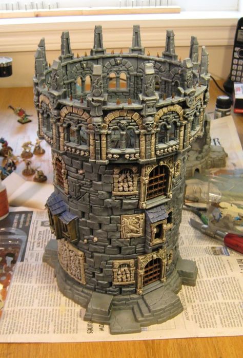 Warhammer scenery, the Tower of Sorcery. Dnd Diy, Tabletop Games Miniatures, Dnd Crafts, Dragon House, Warhammer Terrain, Unique Bird Houses, Game Terrain, Halloween Miniatures, Medieval Houses