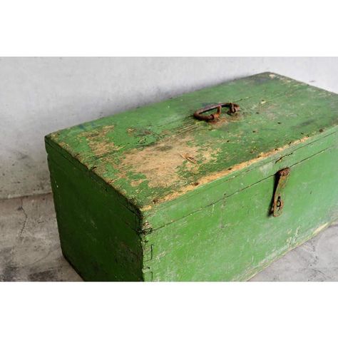 Goyard Trunk, Vintage Chest Trunk, Chest Storage, Wicker Trunk, Green Antique, Antique Trunk, Vintage Collectables, Trunks And Chests, Antique Sideboard